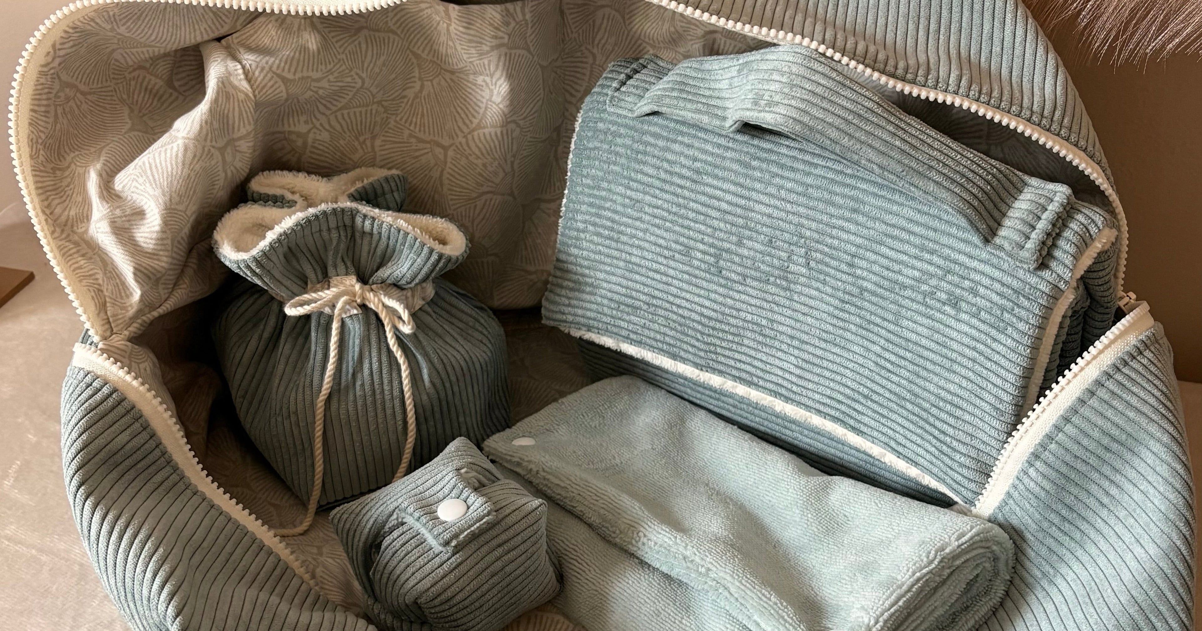 Les indispensables à mettre dans un sac à langer pour sortir avec bébé Camiliam